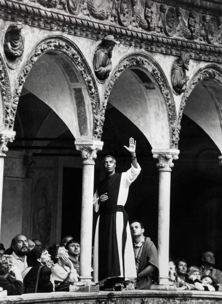 Una foto degli anni 80 durante una visita alla Certosa di Pavia